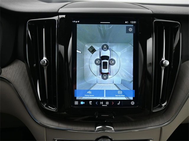 Used 2023 Volvo XC60 B5 Plus image 24