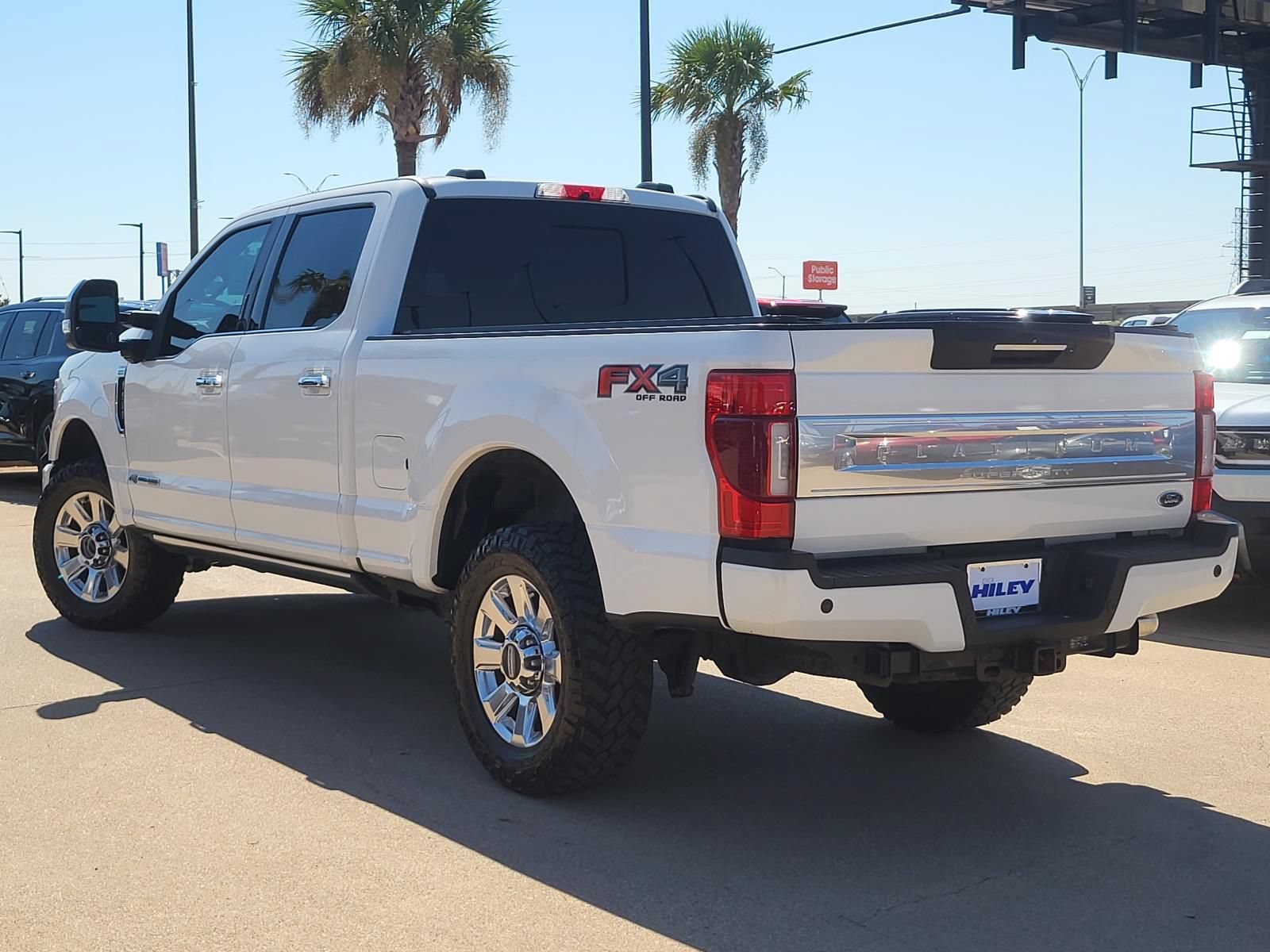 Used 2022 Ford F250 Platinum w/ FX4 Off-Road Package AWD/4WD image 3