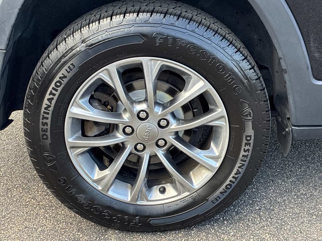 Used 2019 Jeep Cherokee Latitude Plus w/ Comfort/Convenience Group AWD/4WD image 20
