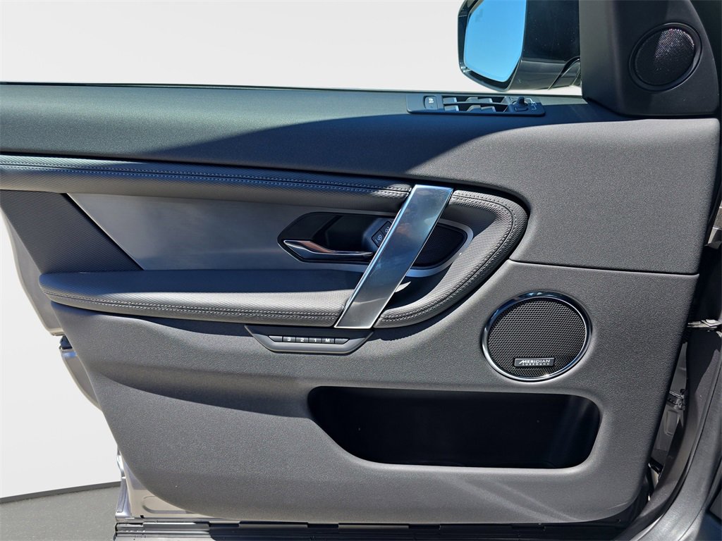 New 2025 Land Rover Discovery Sport Dynamic SE image 28