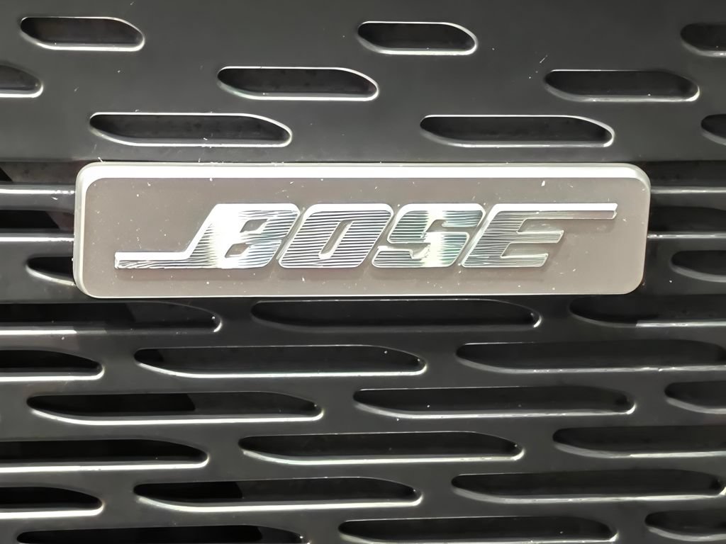 Used 2025 GMC Acadia Elevation w/ Elevation Premium Package FWD image 9