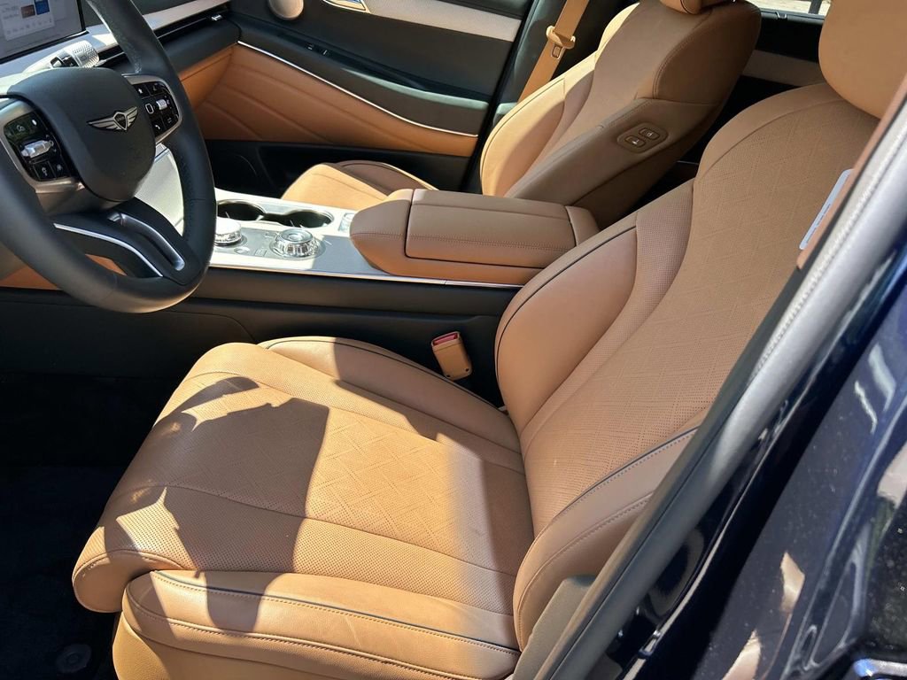 Used 2025 Genesis GV80 3.5T Advanced AWD/4WD image 16