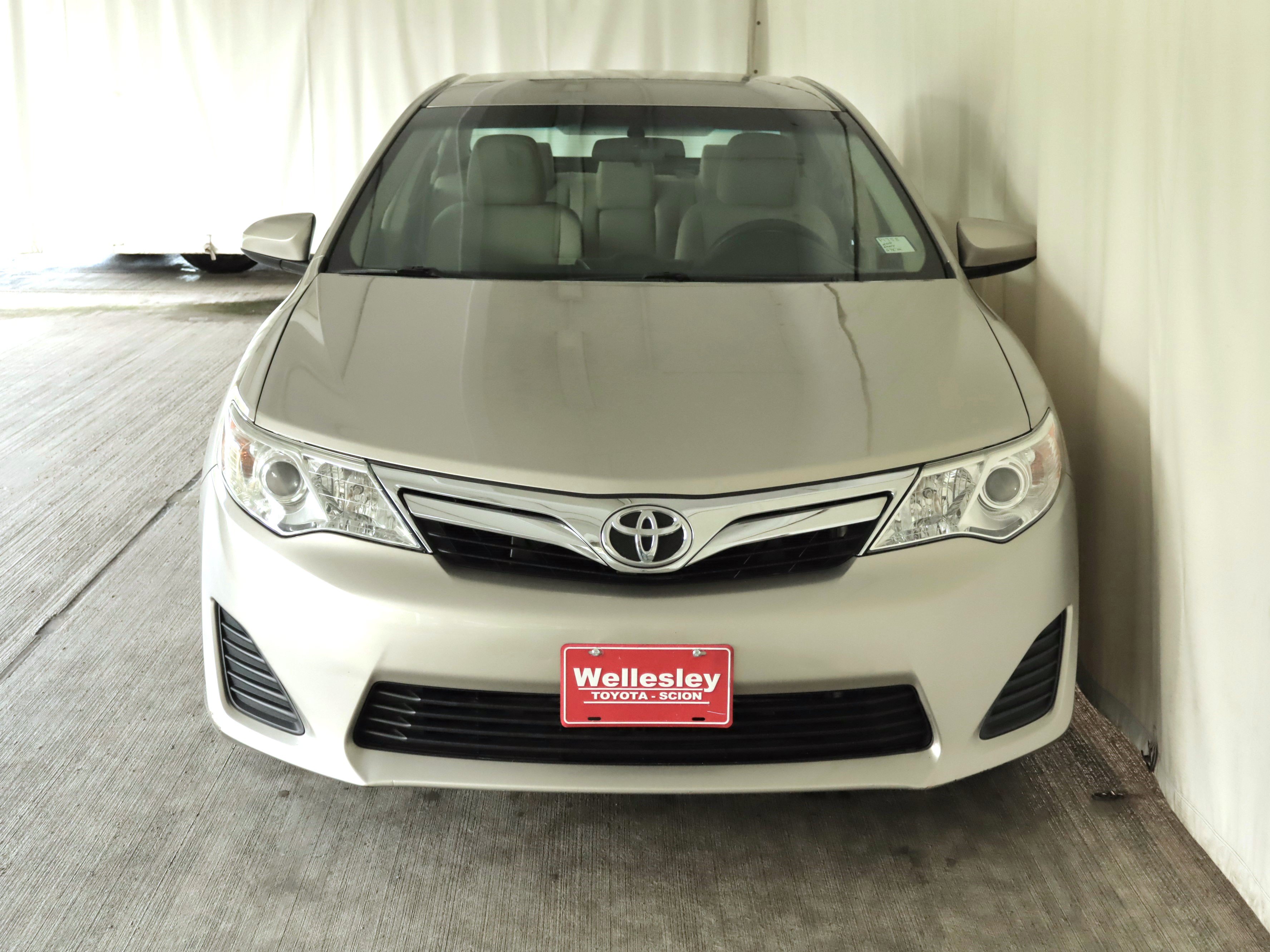 Used 2014 Toyota Camry FWD image 3