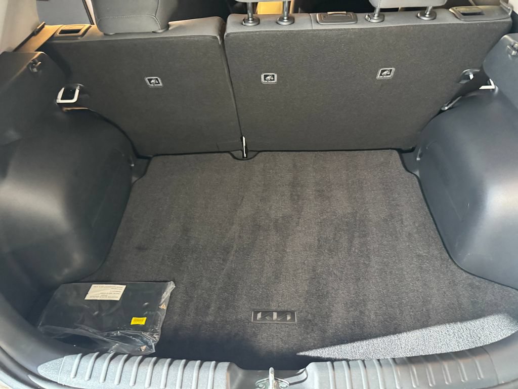 Used 2025 Kia Niro LX FWD image 21