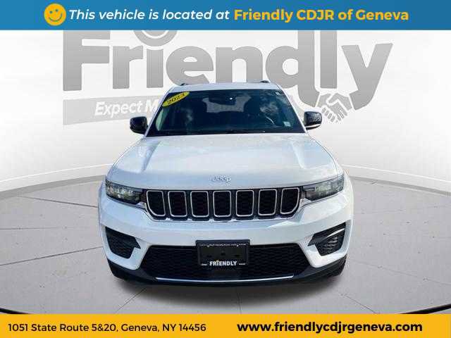 Used 2023 Jeep Grand Cherokee Laredo w/ Luxury Tech Group I image 2