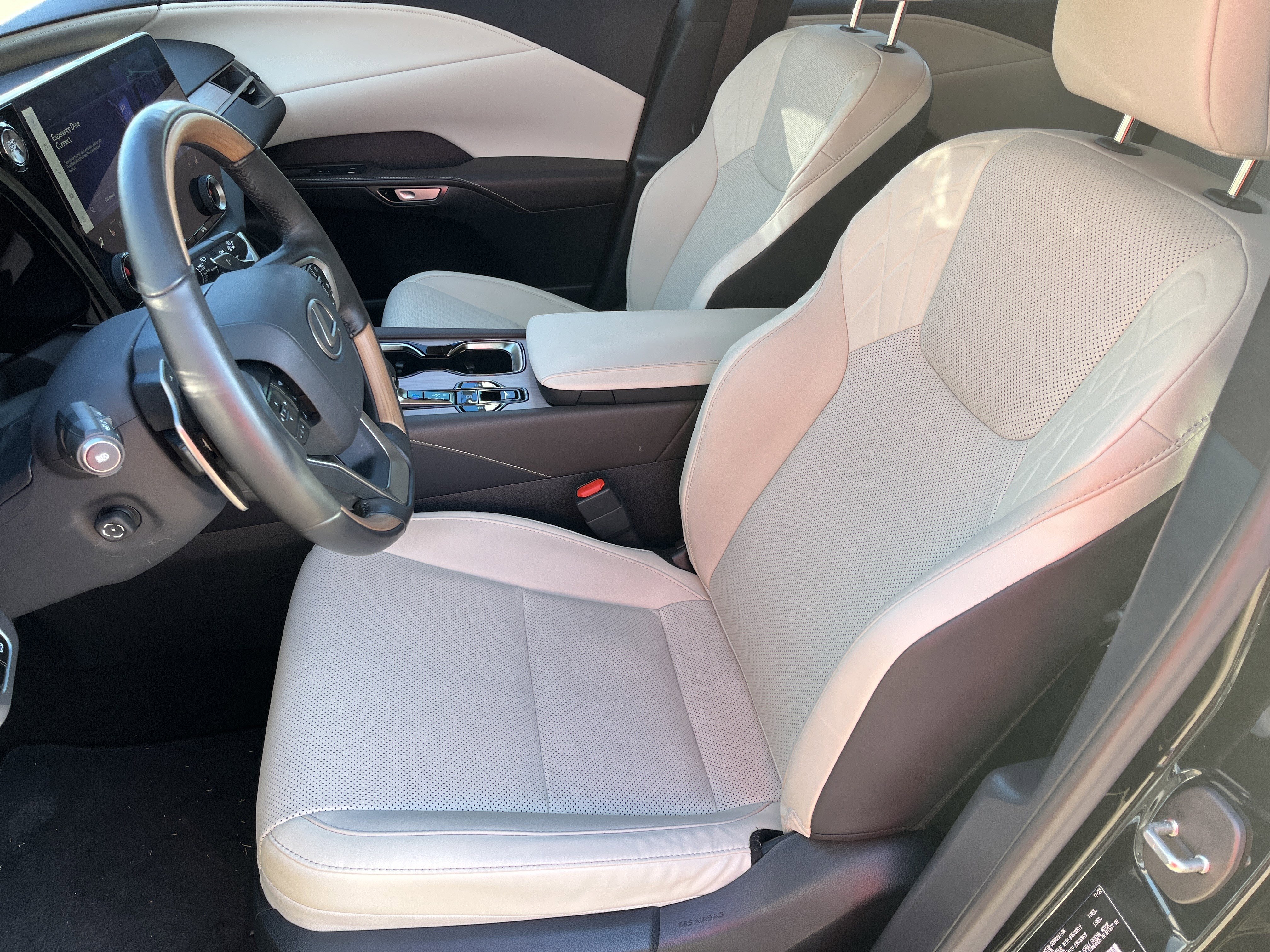 Used 2024 Lexus RX 350 Premium w/ Accessory Package (Z1) image 18