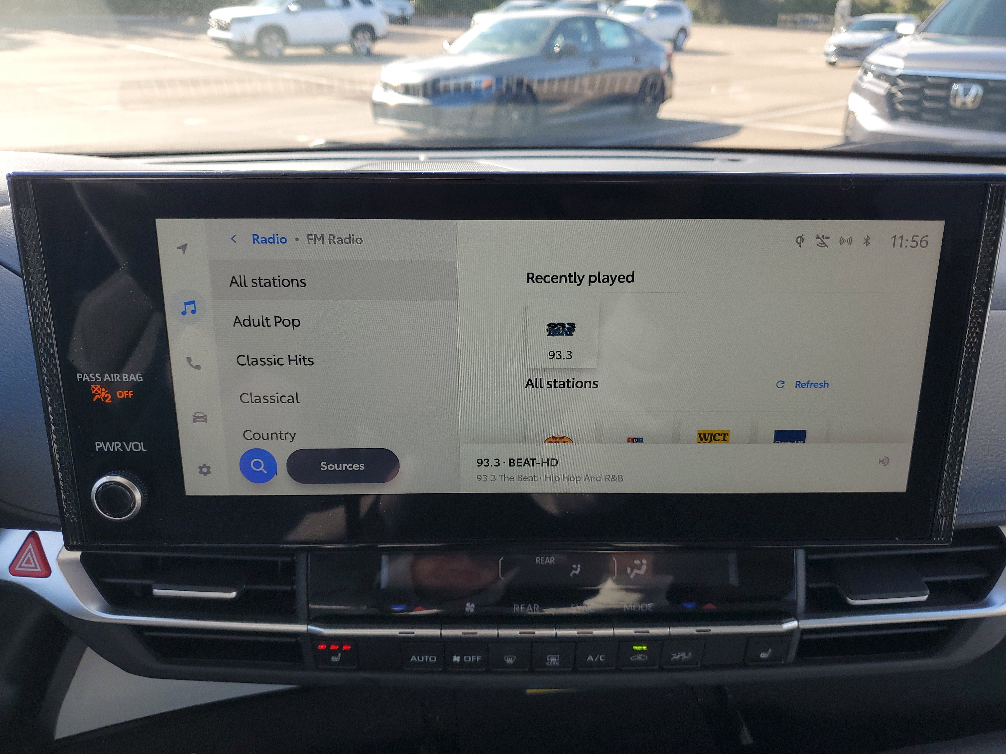 Used 2025 Toyota Sienna XLE image 33