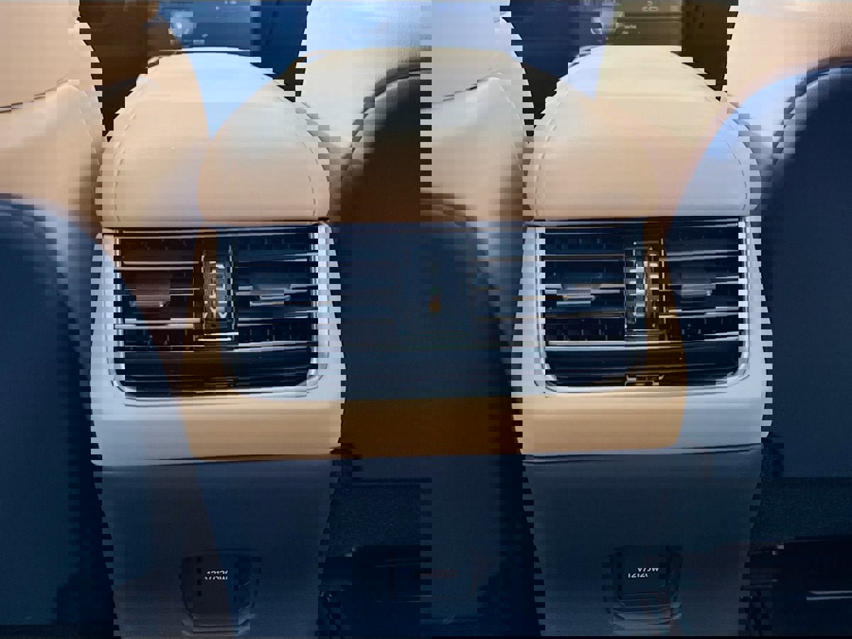 Used 2024 Lexus LS 500 w/ Interior Upgrade Package image 32