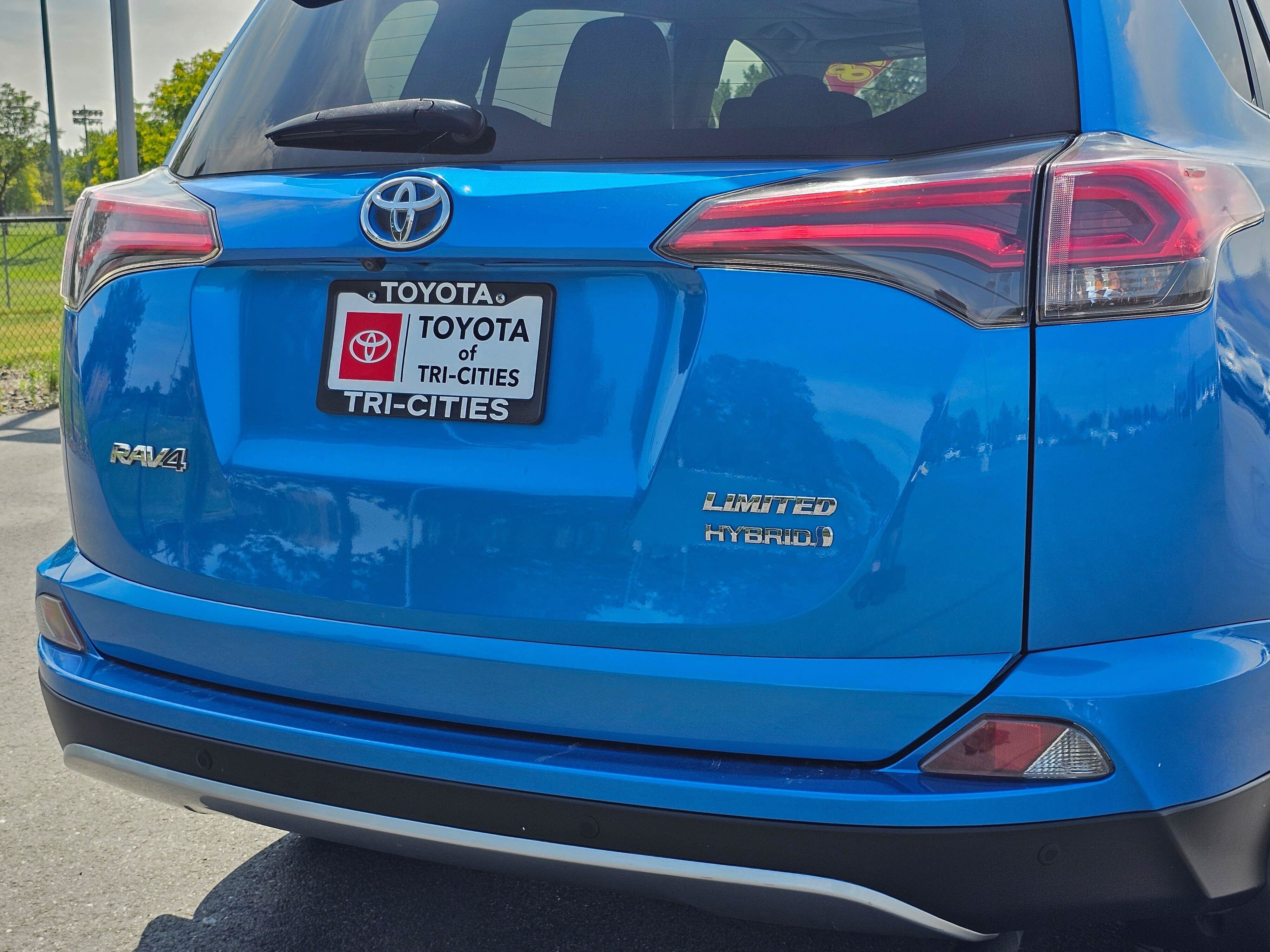 Used 2018 Toyota RAV4 Limited w/ Advanced Technology Package AWD/4WD image 13