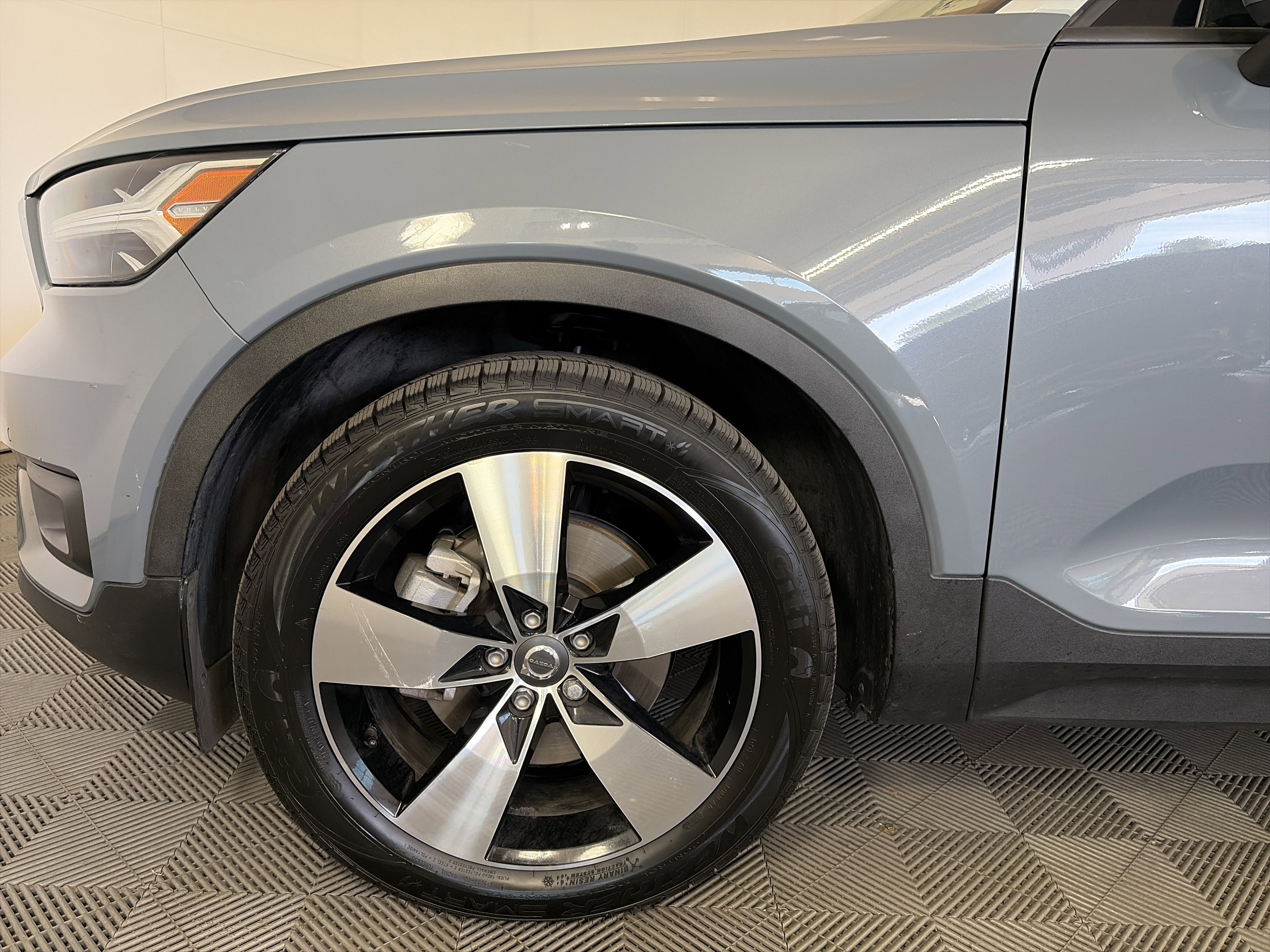 Used 2021 Volvo XC40 T5 Momentum w/ Premium Package AWD/4WD image 10