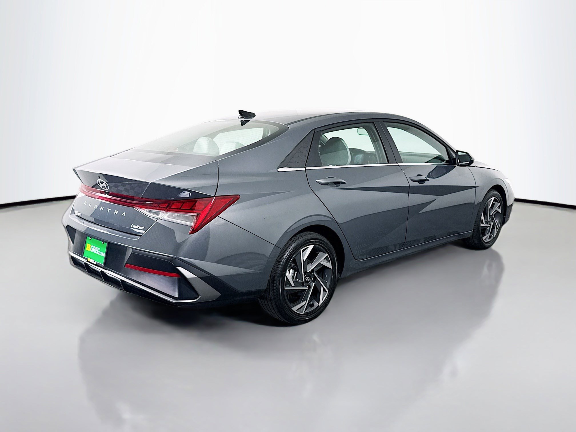 Used 2025 Hyundai Elantra Limited image 10