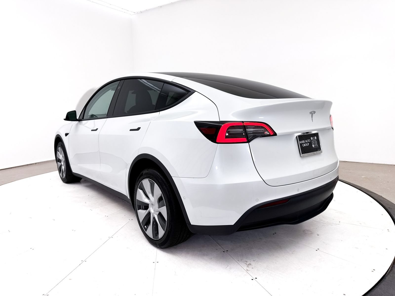Used 2022 Tesla Model Y Long Range AWD/4WD image 16