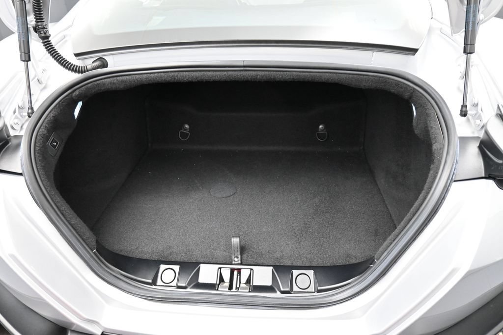 Used 2024 Ferrari Roma RWD image 28