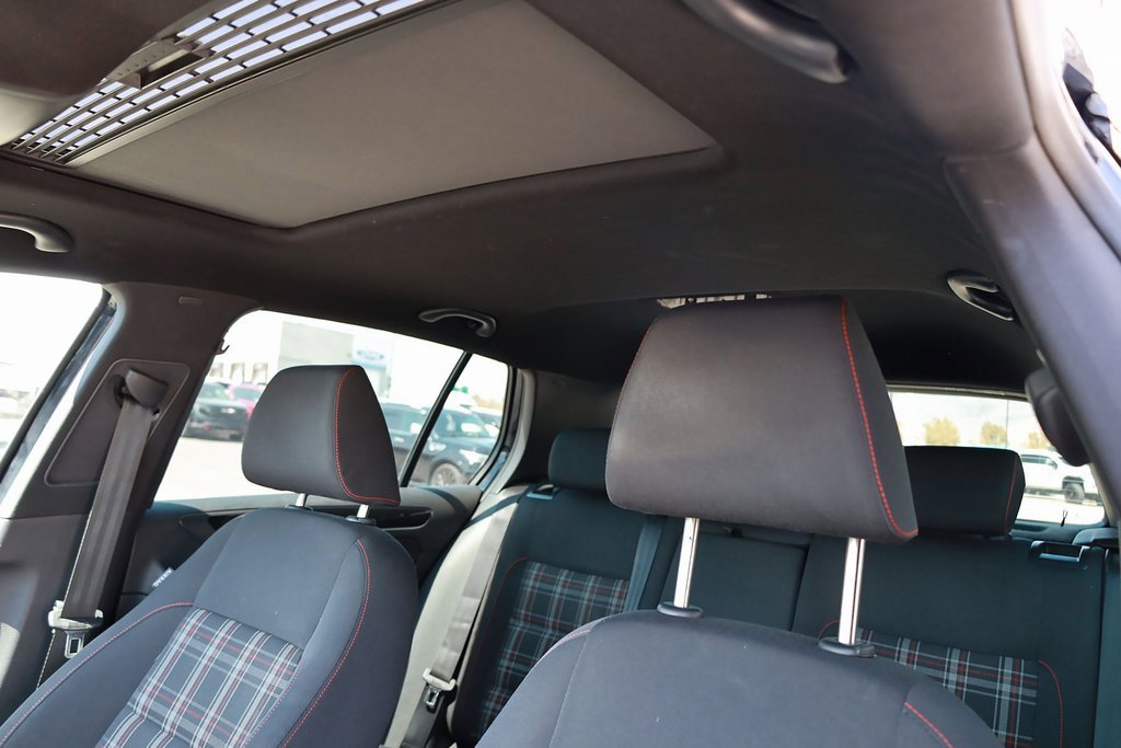 Used 2010 Volkswagen GTI 4-Door image 16