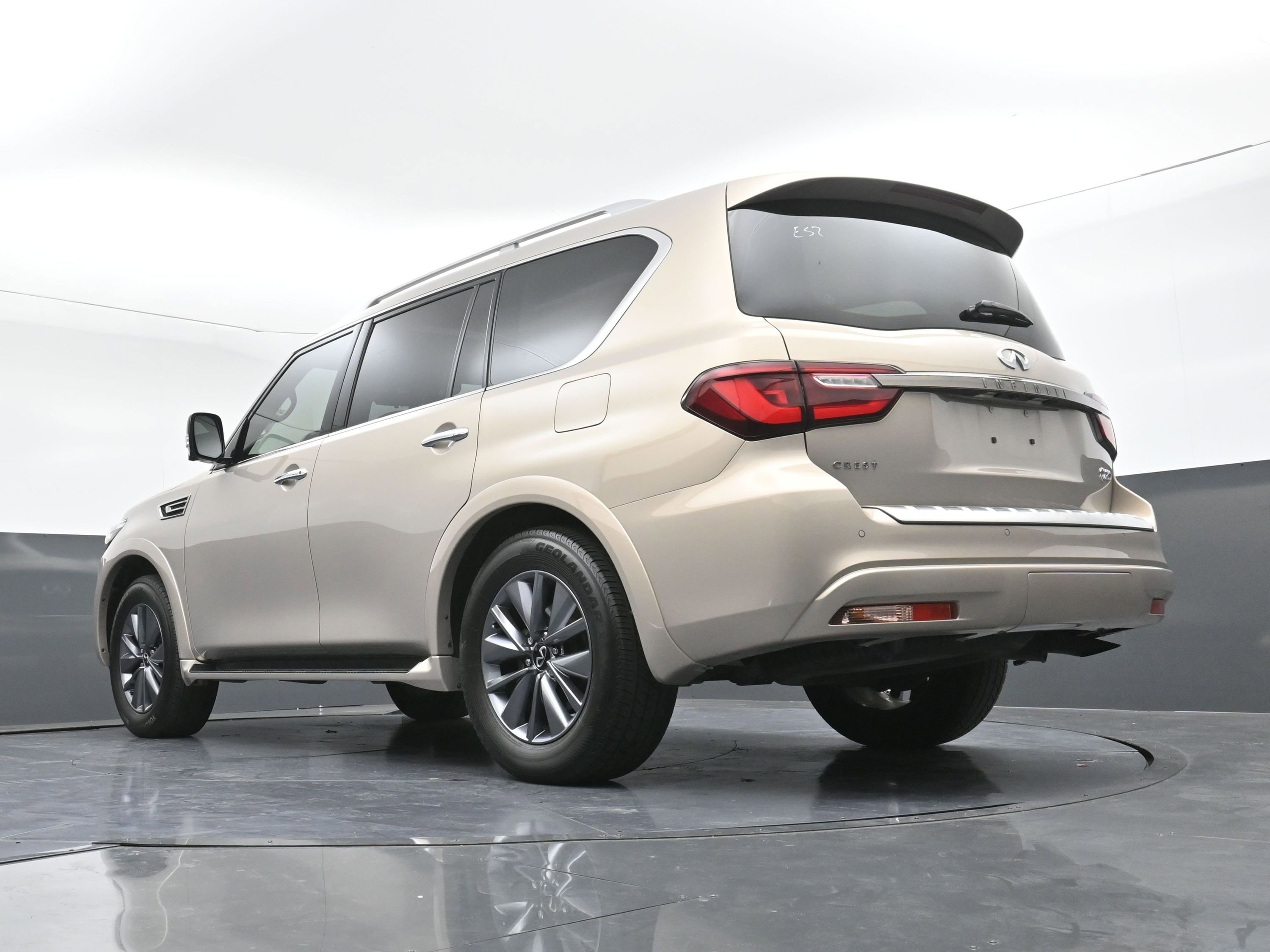 Used 2023 INFINITI QX80 Premium Select w/ All-Season Package image 34