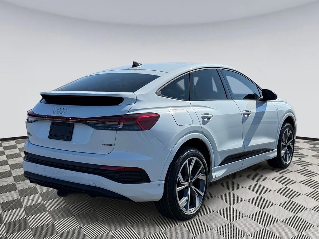 Used 2024 Audi Q4 e-tron Prestige image 2