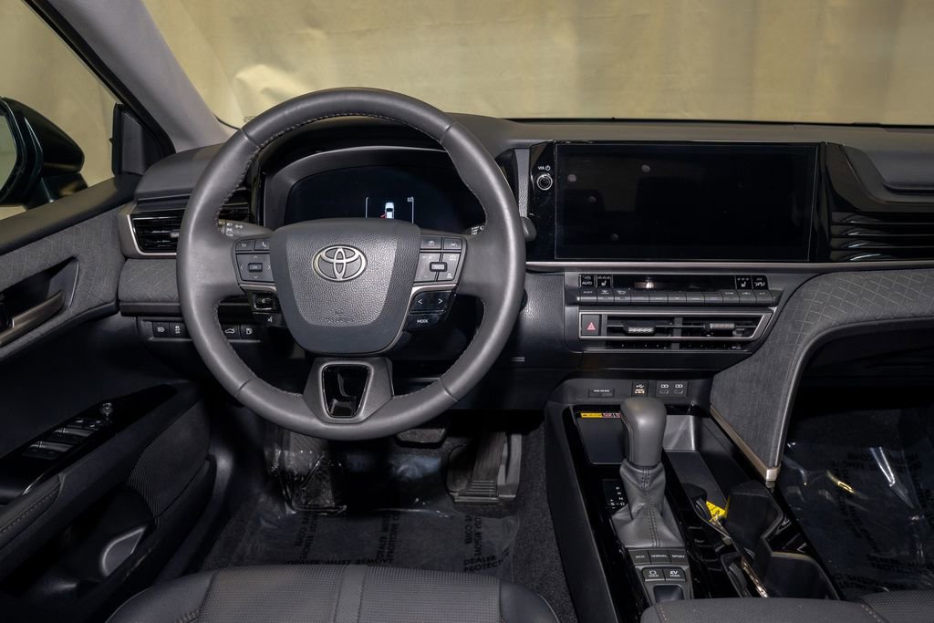 Used 2025 Toyota Camry XLE image 6