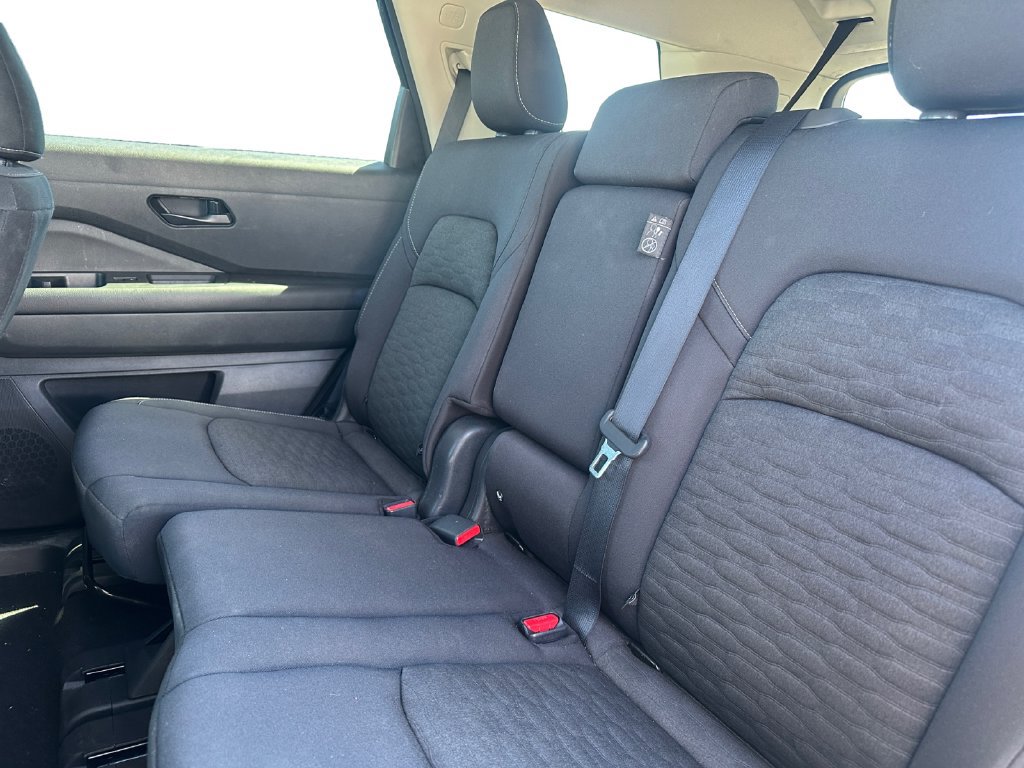 Used 2023 Nissan Pathfinder SV AWD/4WD image 13