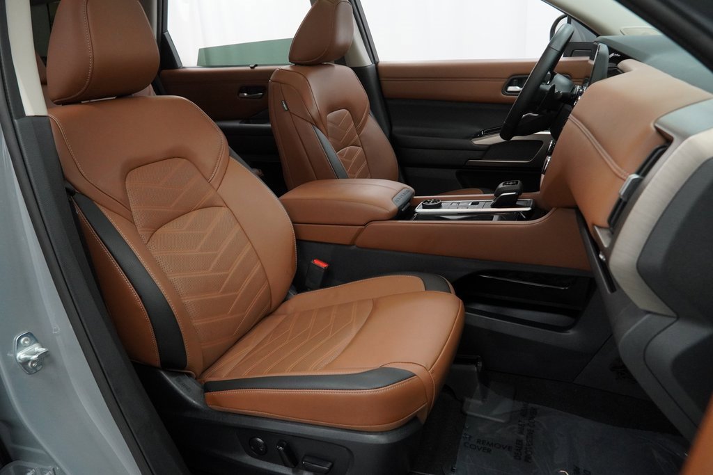 Used 2024 Nissan Pathfinder Platinum w/ Cargo Package image 52