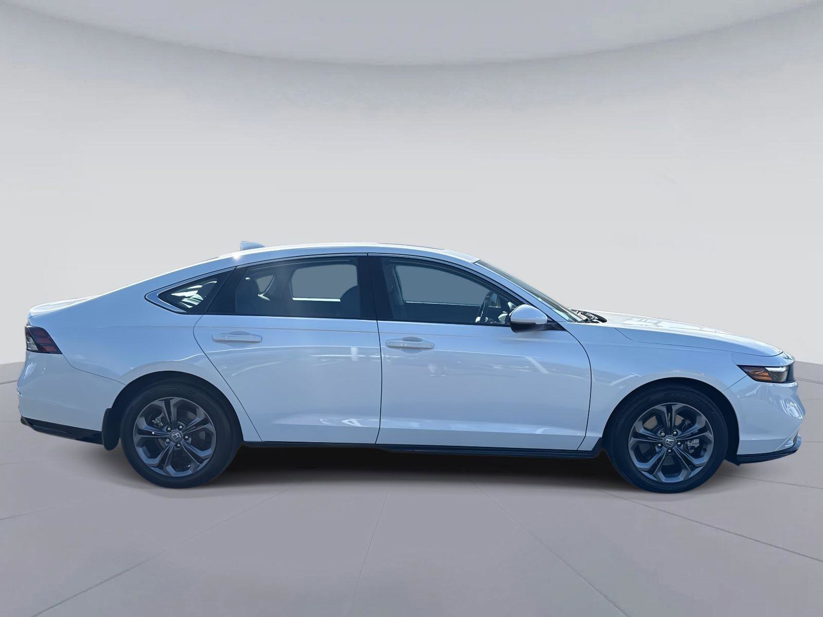 Certified 2025 Honda Accord EX-L image 2