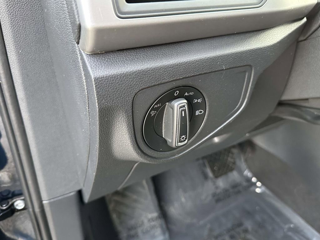 Certified 2023 Volkswagen Atlas Cross Sport SE image 21