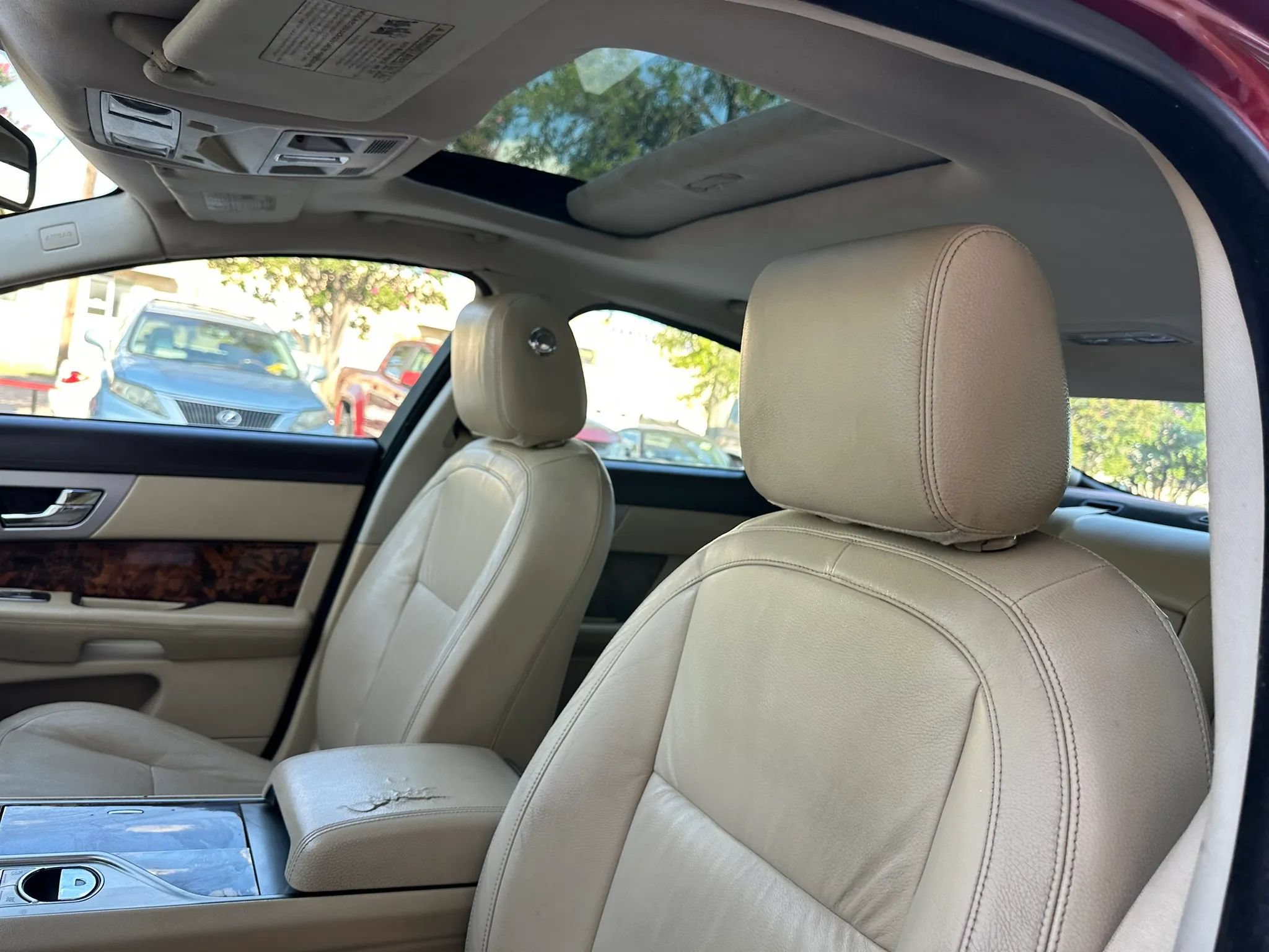 Used 2011 Jaguar XF RWD image 15