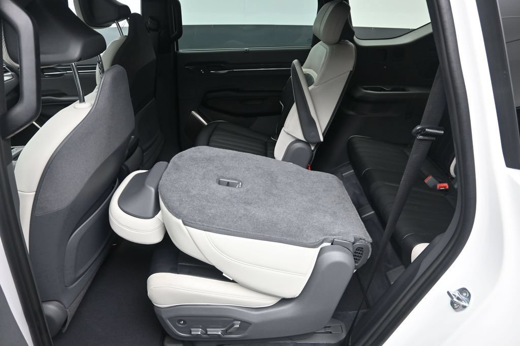 Certified 2024 Kia EV9 GT-Line AWD/4WD image 32