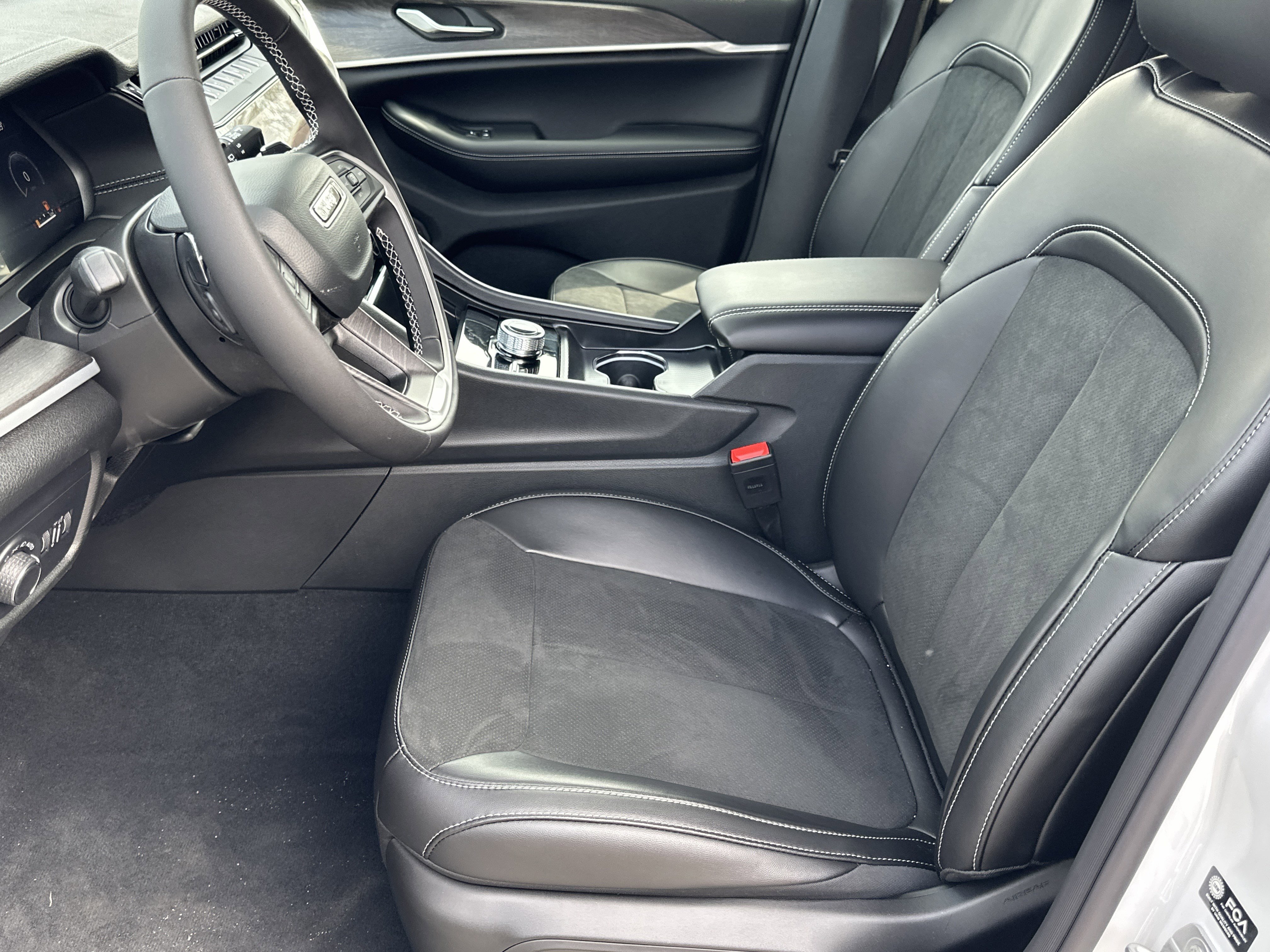 New 2026 Jeep Grand Cherokee Altitude AWD/4WD image 10