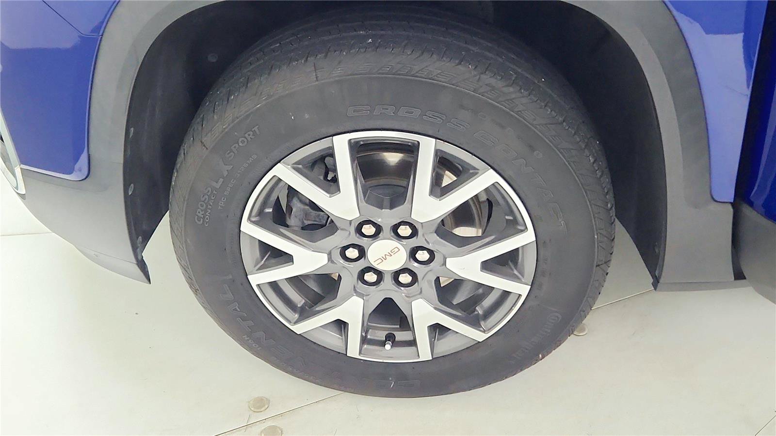 Used 2023 GMC Acadia SLE w/ Driver Convenience Package FWD image 10