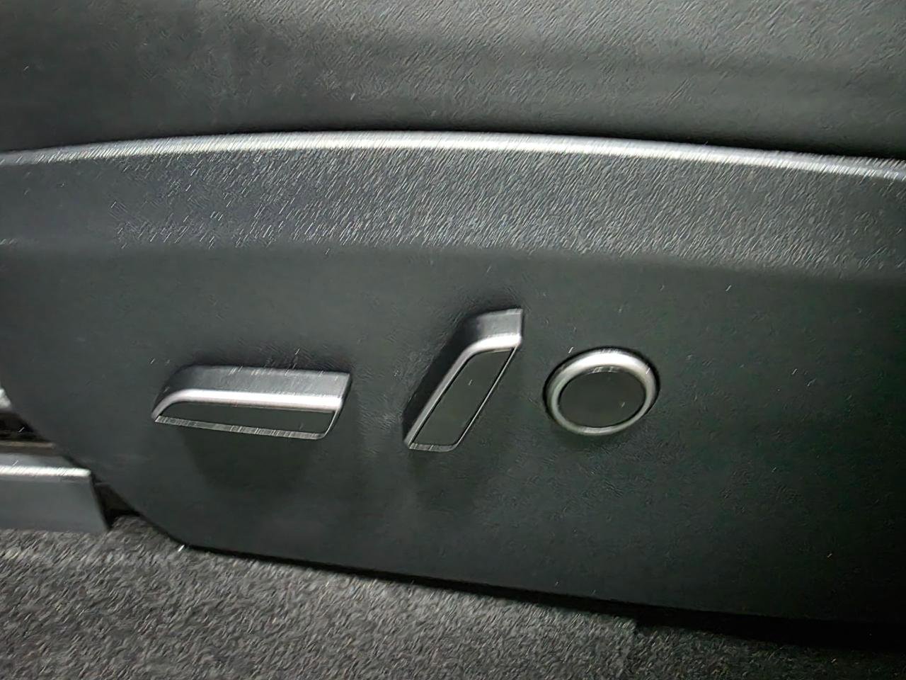 Used 2023 Tesla Model Y Long Range image 17