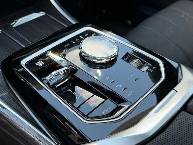 Used 2026 BMW 750e xDrive AWD/4WD image 25