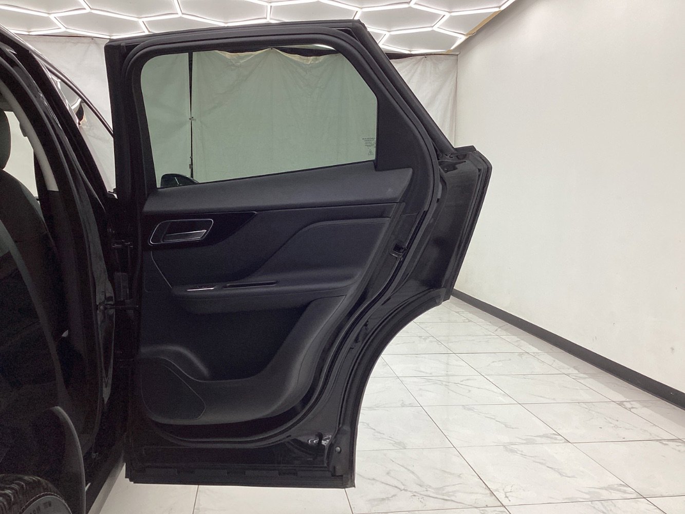 Used 2018 Jaguar F-PACE Premium image 26