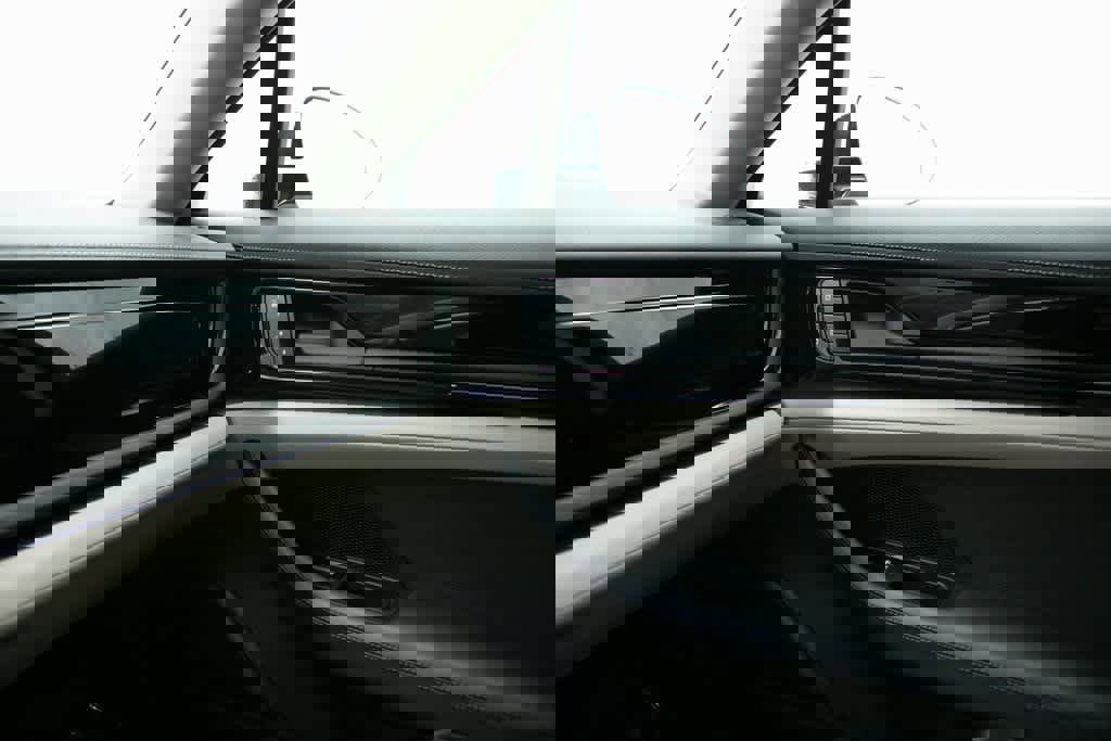 New 2025 Porsche Panamera 4 image 28