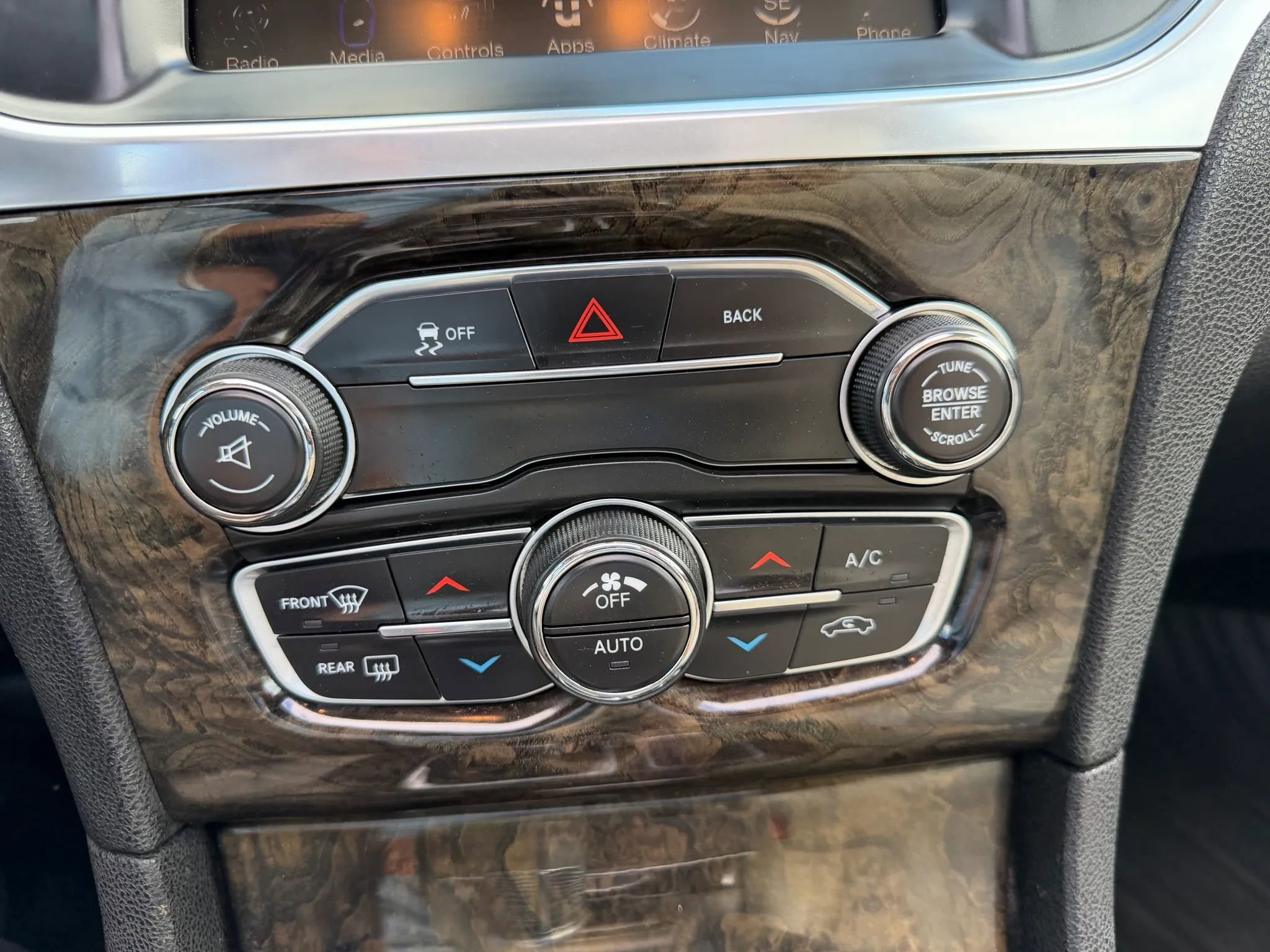 Used 2015 Chrysler 300 C w/ Light Group AWD/4WD image 16