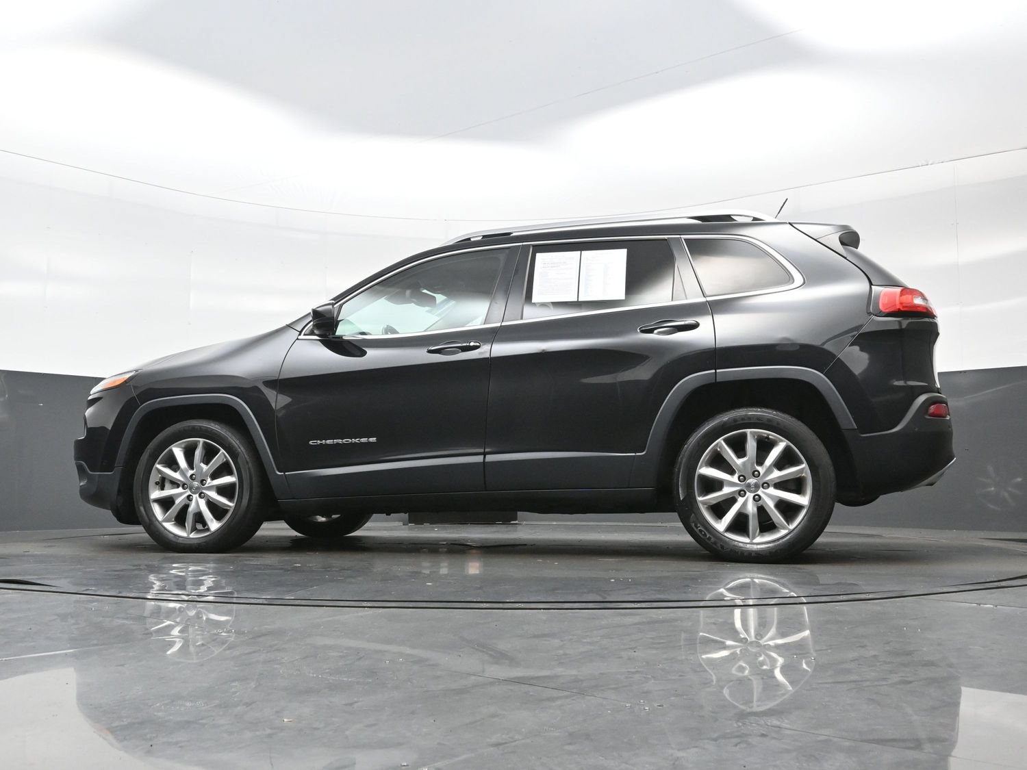 Used 2014 Jeep Cherokee Limited w/ Technology Group FWD image 30