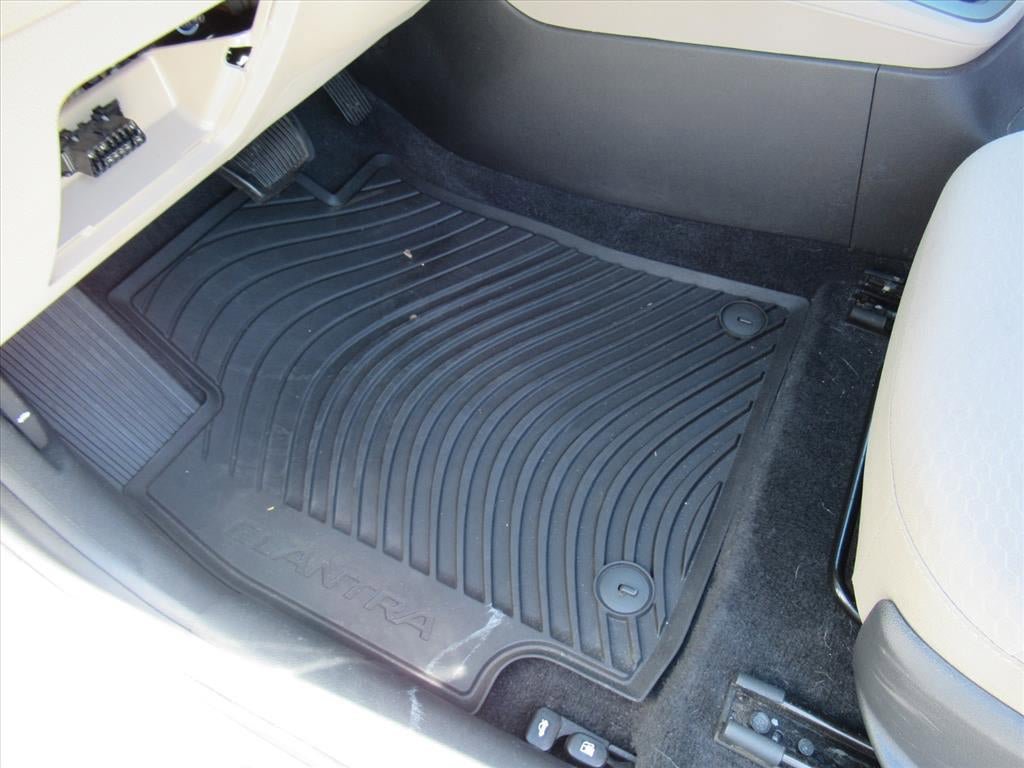 Used 2020 Hyundai Elantra SEL FWD image 31