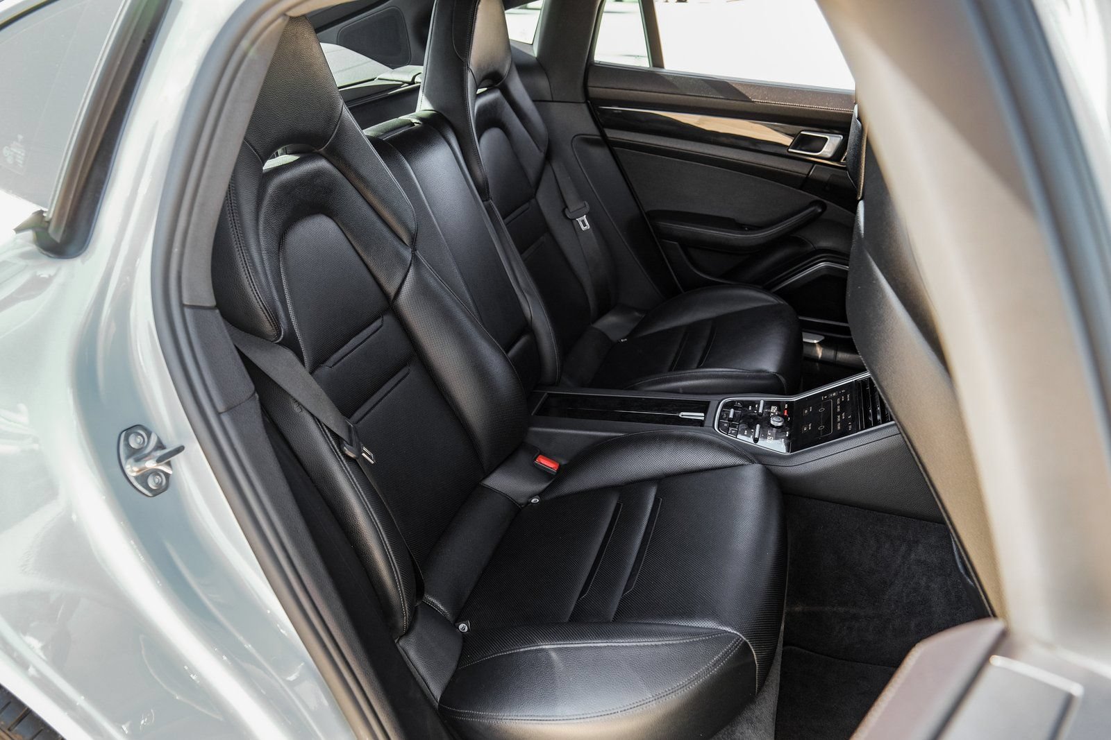 Used 2018 Porsche Panamera 4 AWD/4WD image 29