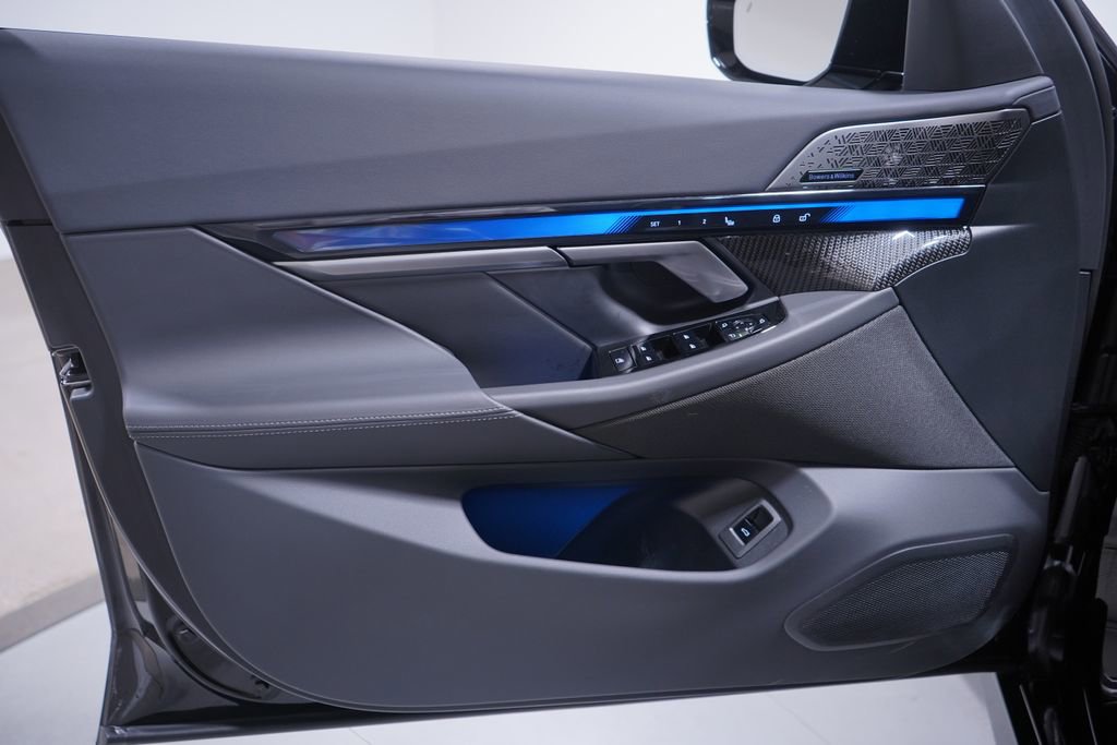 Used 2025 BMW i5 M60 w/ Premium Package image 15