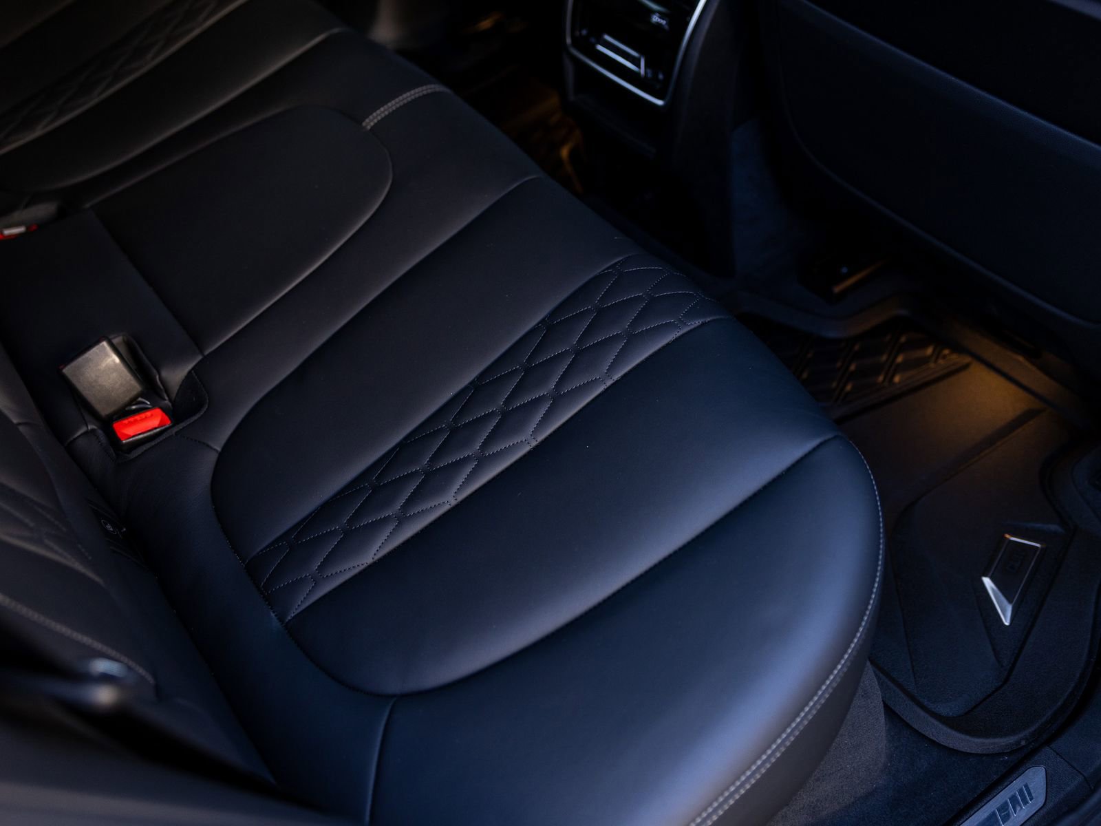 Used 2023 BMW X5 M50i w/ Climate Comfort Package image 37