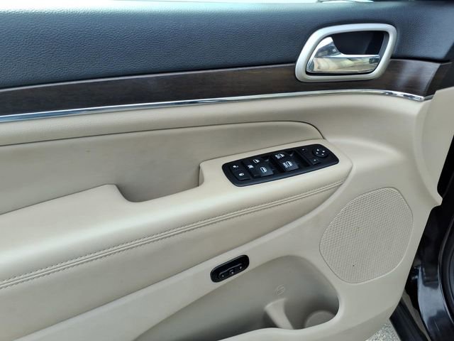 Used 2017 Jeep Grand Cherokee Limited image 11