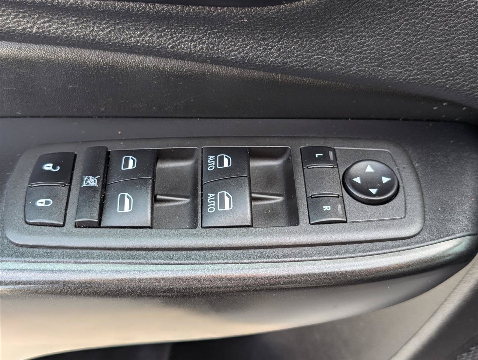 Used 2022 Jeep Cherokee Trailhawk AWD/4WD image 18