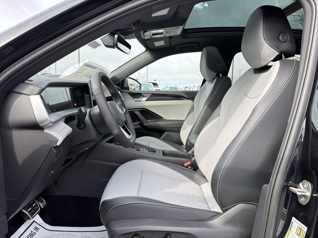 New 2026 Volkswagen Tiguan SE R-Line image 11