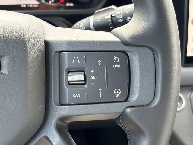 Used 2025 Land Rover Defender 130 X-Dynamic SE AWD/4WD image 30