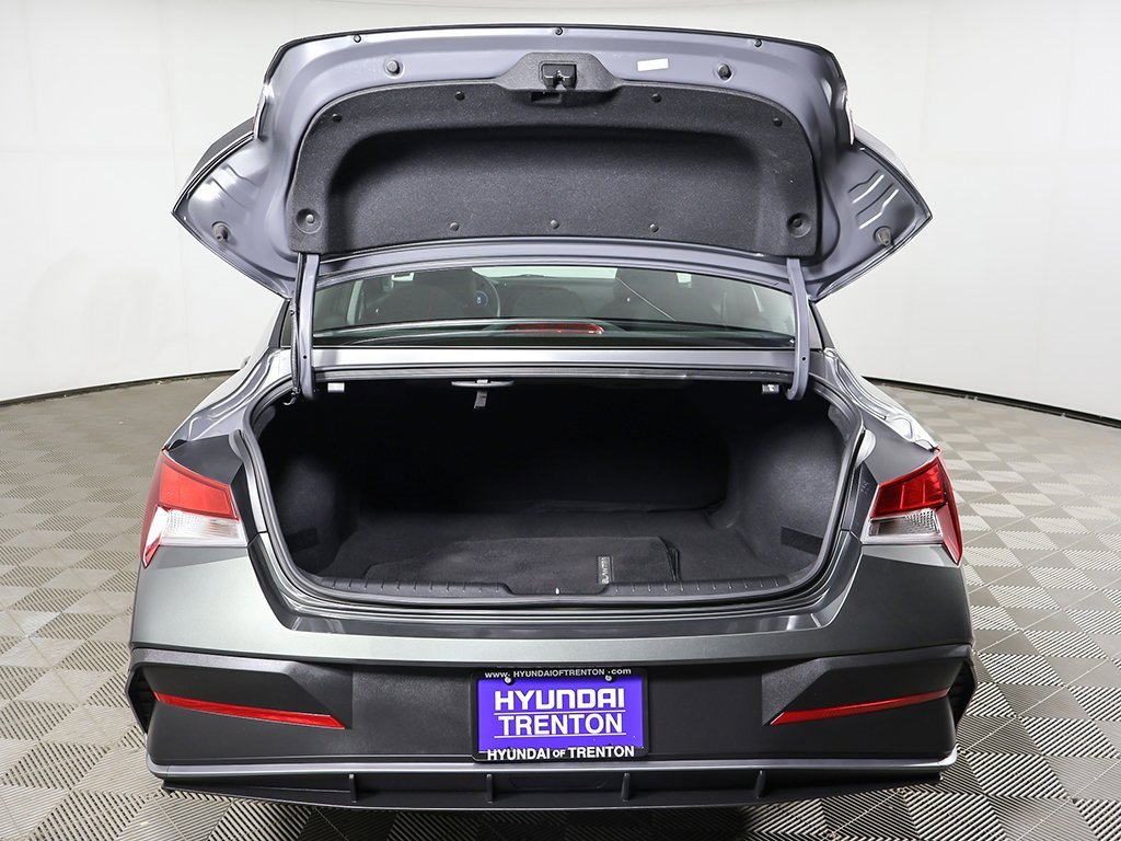 Used 2024 Hyundai Elantra SEL image 14