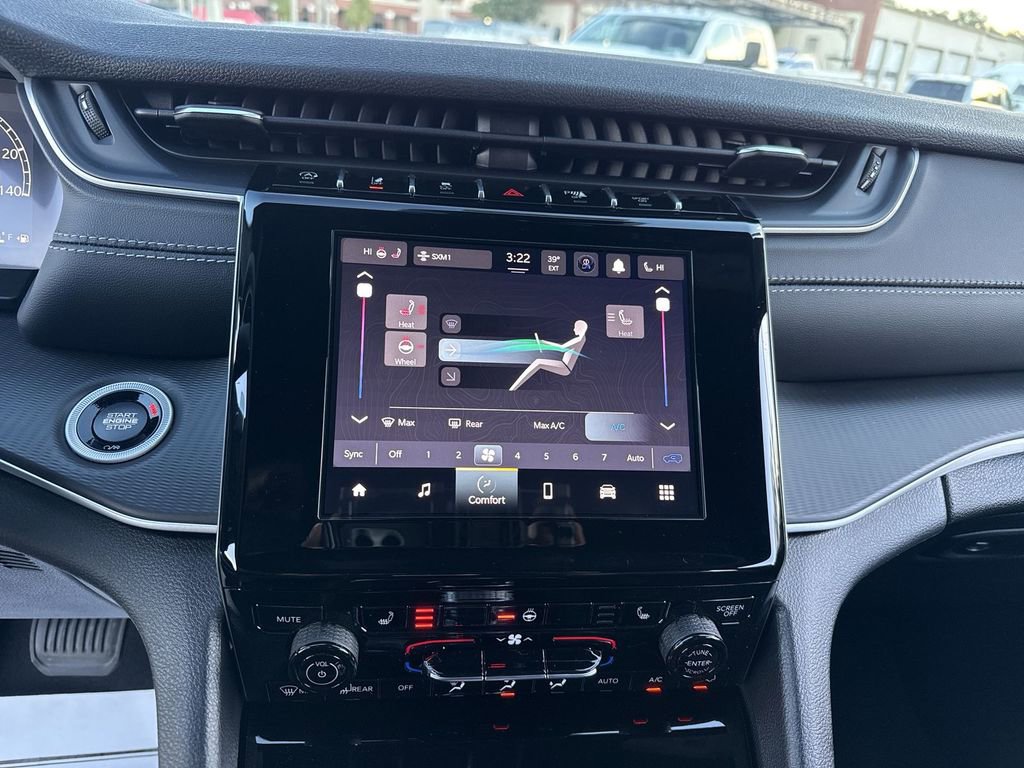 New 2025 Jeep Grand Cherokee Altitude image 20