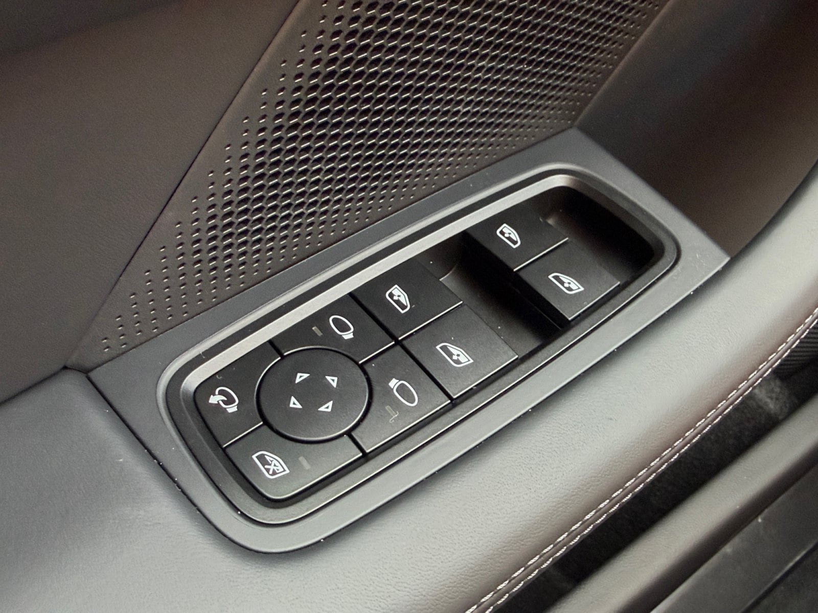 New 2026 Porsche Taycan AWD/4WD image 13