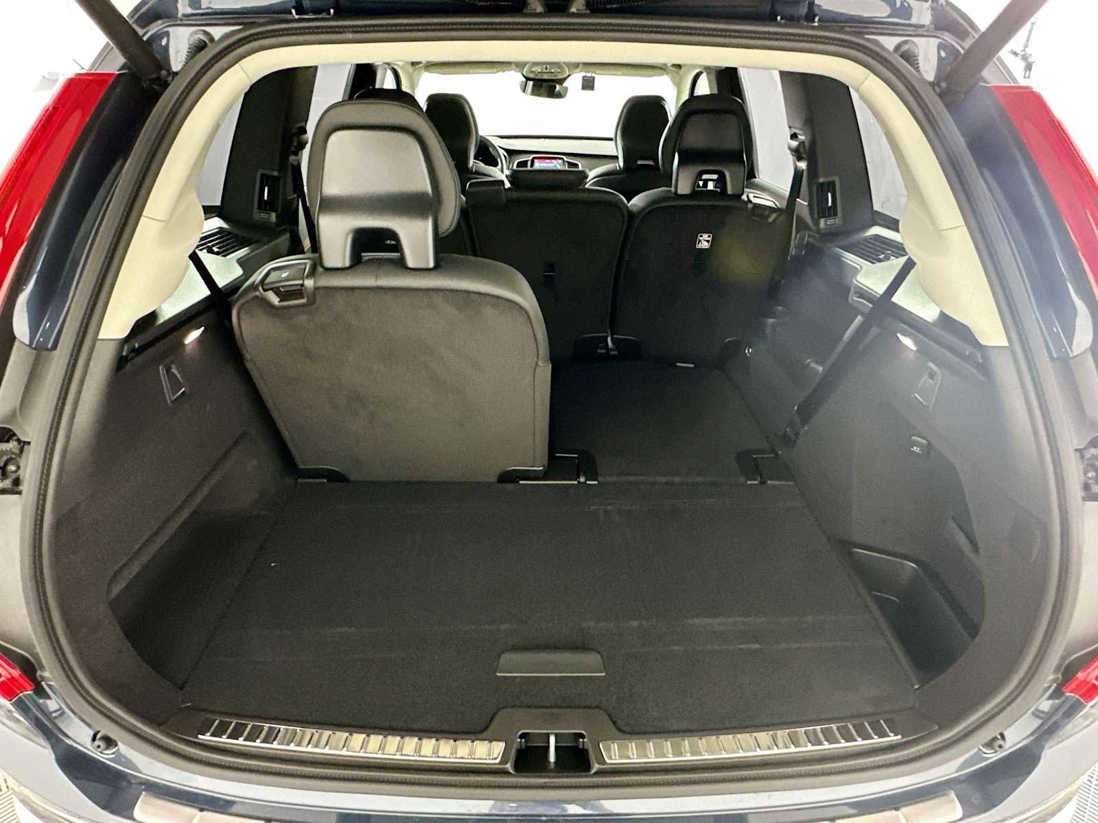 Certified 2025 Volvo XC90 T8 Plus w/ Protection Package Premier image 22