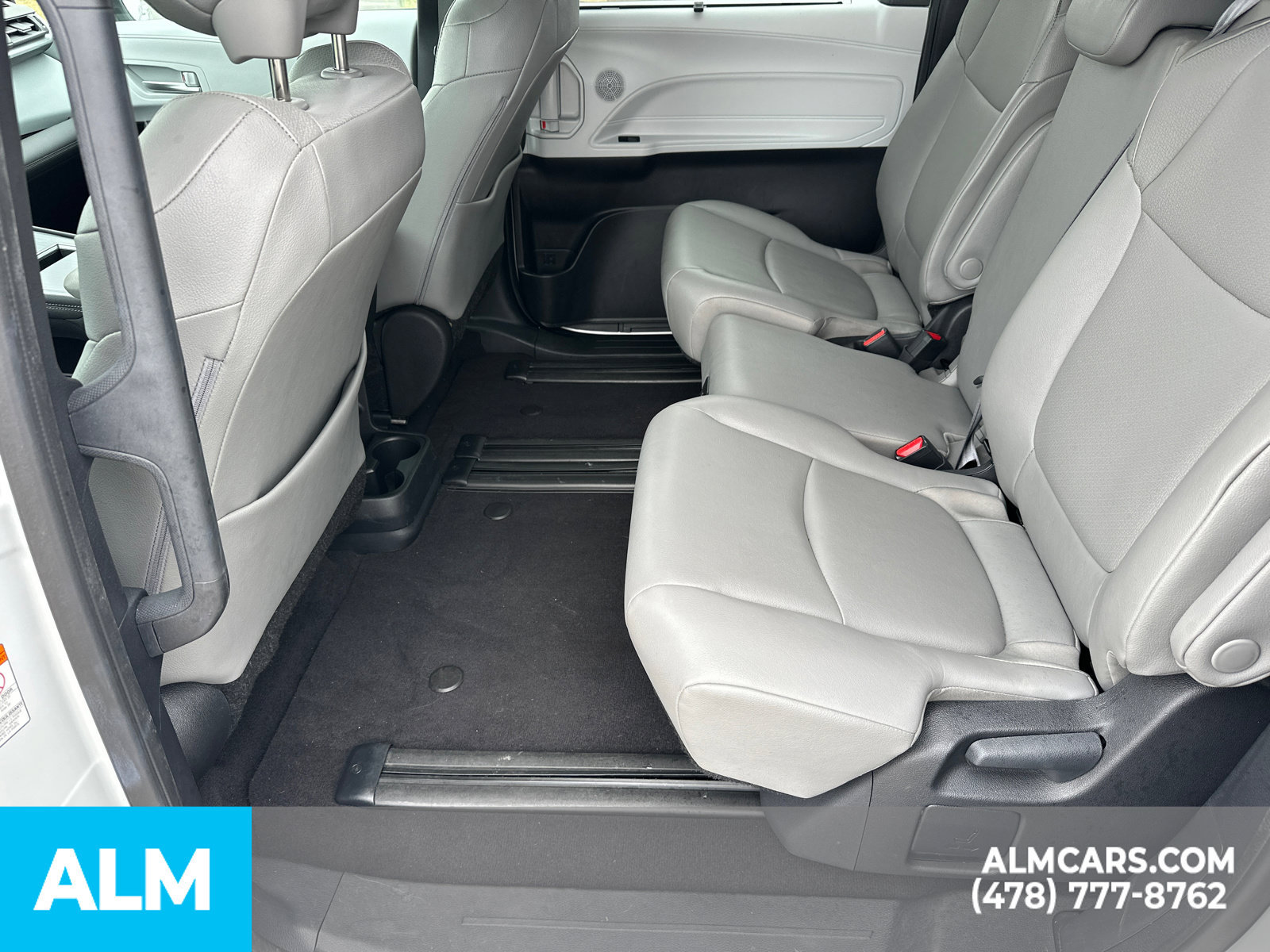Used 2025 Toyota Sienna XLE FWD image 23