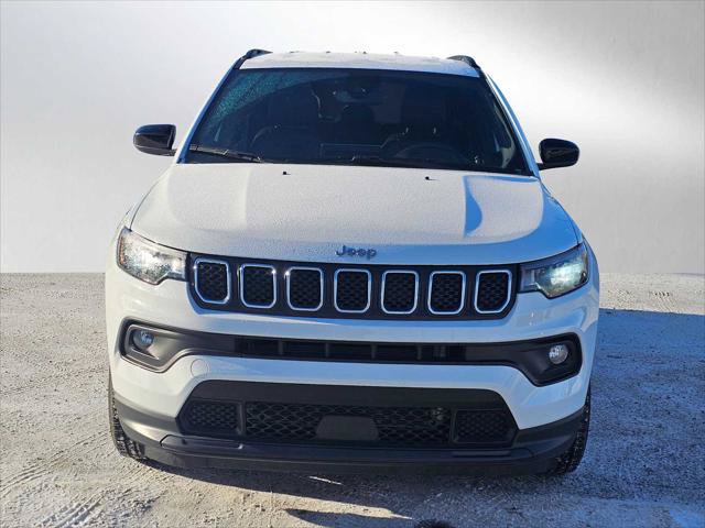 Used 2024 Jeep Compass Latitude w/ Altitude Special Edition AWD/4WD image 8