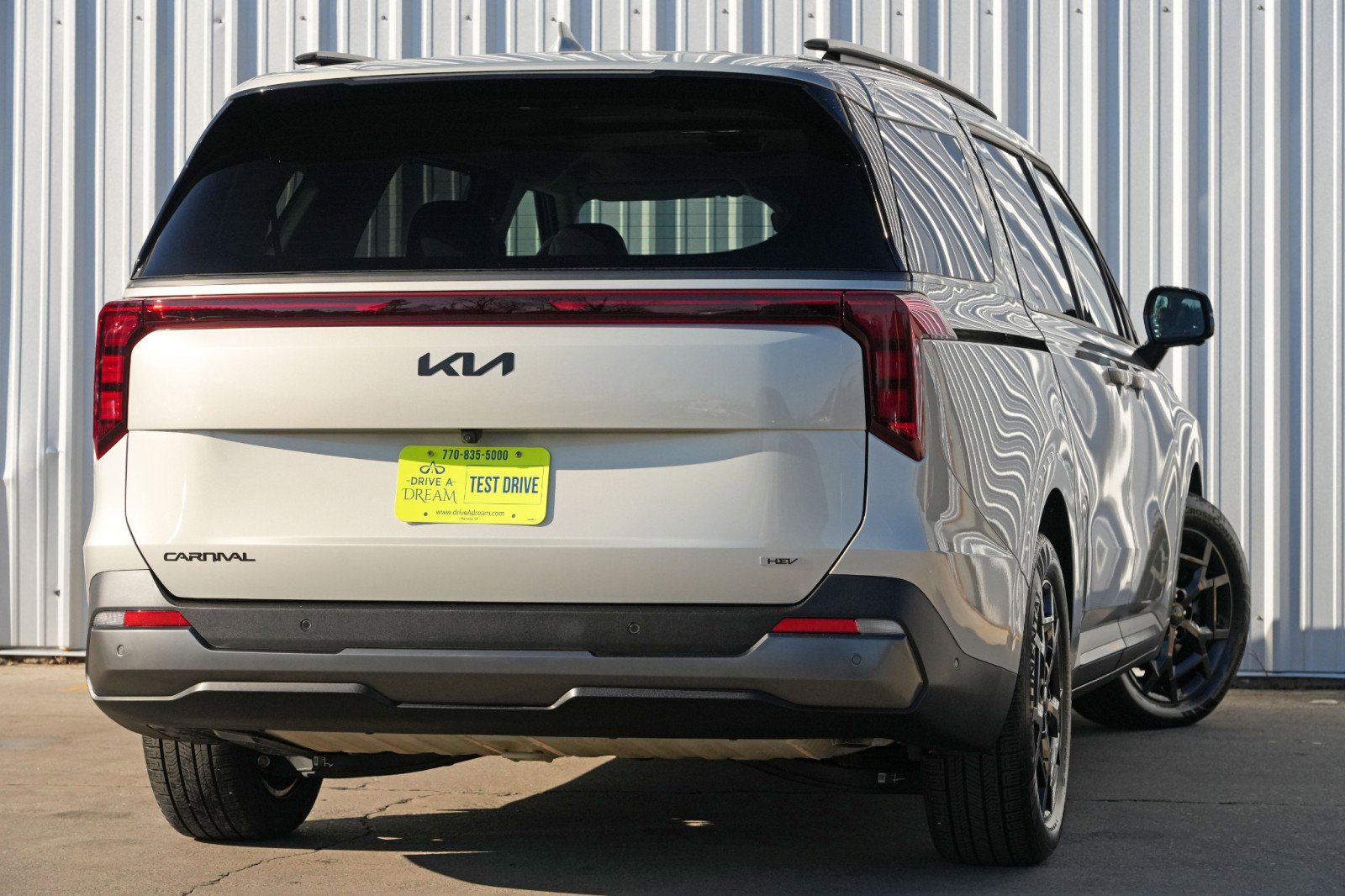 Used 2025 Kia Carnival SX w/ SX Dark Edition Package image 5